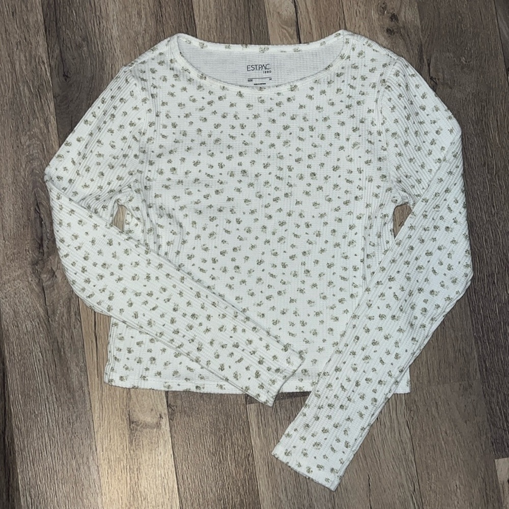 PacSun long sleeve coquette🤍💚💐💕